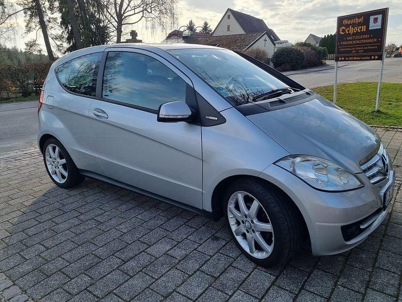 Gebraucht Mercedes A180 116 PS (85 kW) 2011 Silber Van / Kleinbus