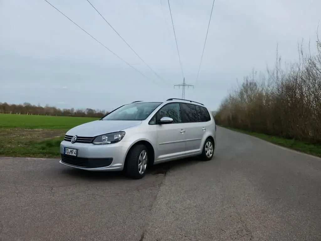 Gebraucht VW Touran Comfortline 105 PS (77 kW) 2012 Silber Van / Kleinbus