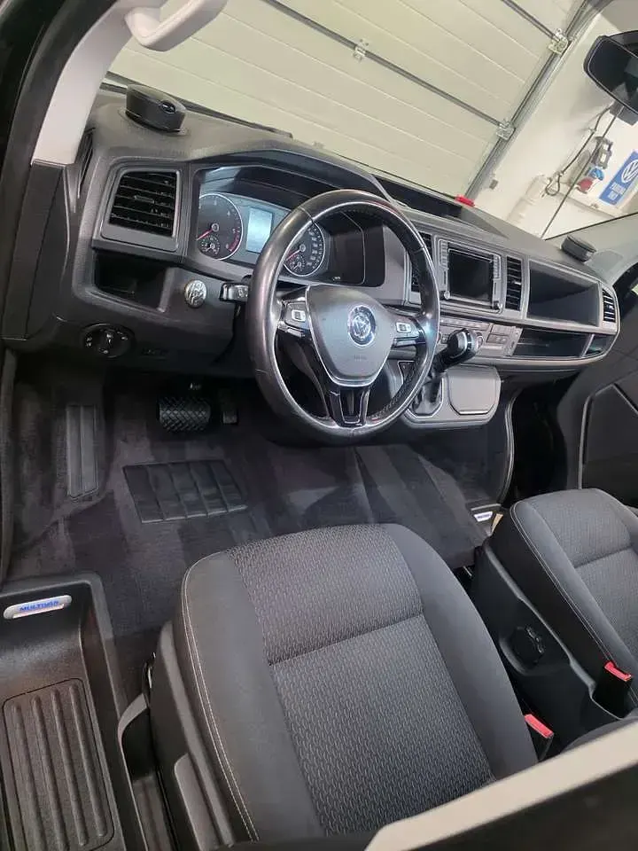 Gebraucht VW Multivan Trendline 150 PS (110 kW) 2018 Schwarz Van / Kleinbus
