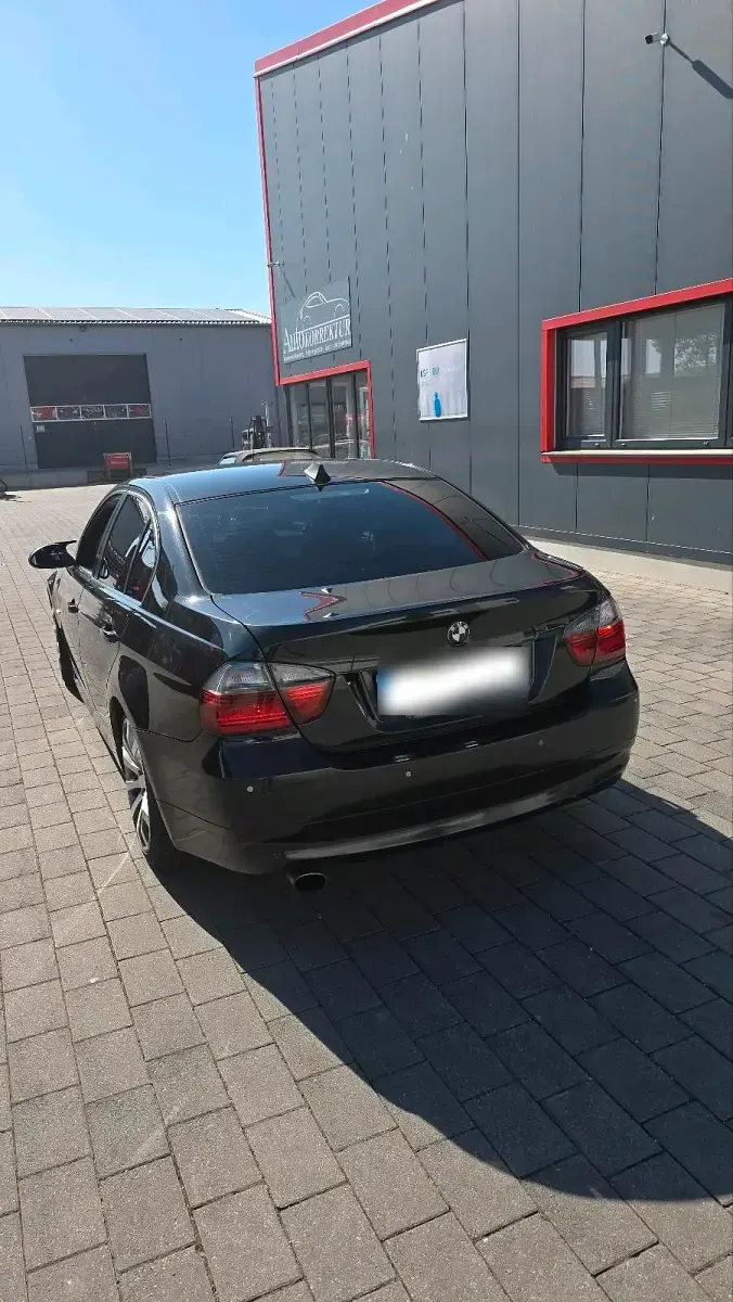 Gebraucht BMW 318 150 PS (110 kW) 2007 Schwarz Limousine
