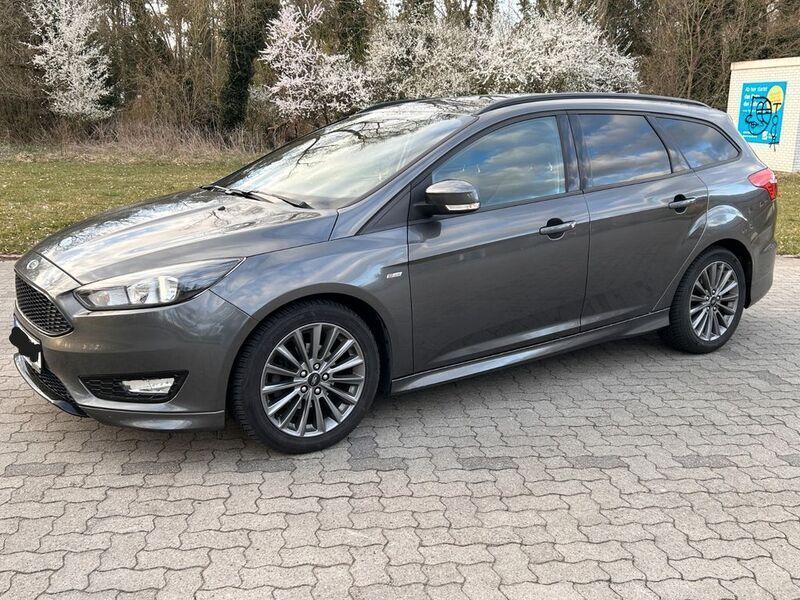 Grau Gebraucht 2018 Ford Focus ST-Line Kombi | 12.950 € (Guter Preis) - Bild 1/4