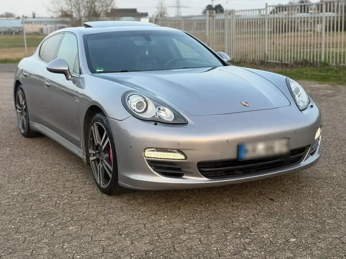 Gebraucht Porsche Panamera Diesel 250 PS (183 kW) 2012 Grau Kleinwagen