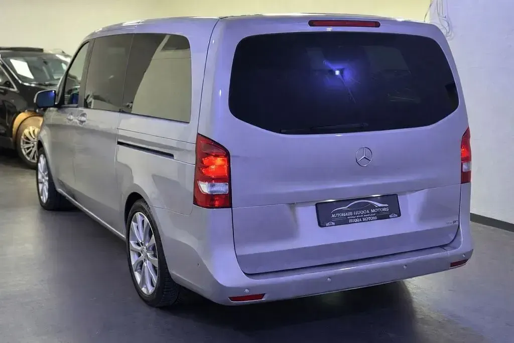 Gebraucht Mercedes V220 163 PS (119 kW) 2019 Silber Van / Kleinbus