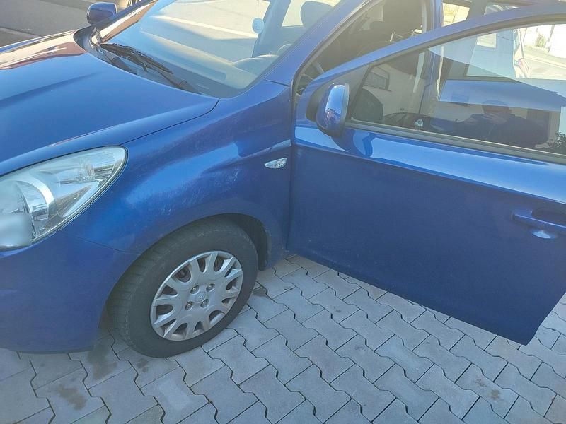 Gebraucht Hyundai i20 78 PS (57 kW) 2012 Blau Kleinwagen
