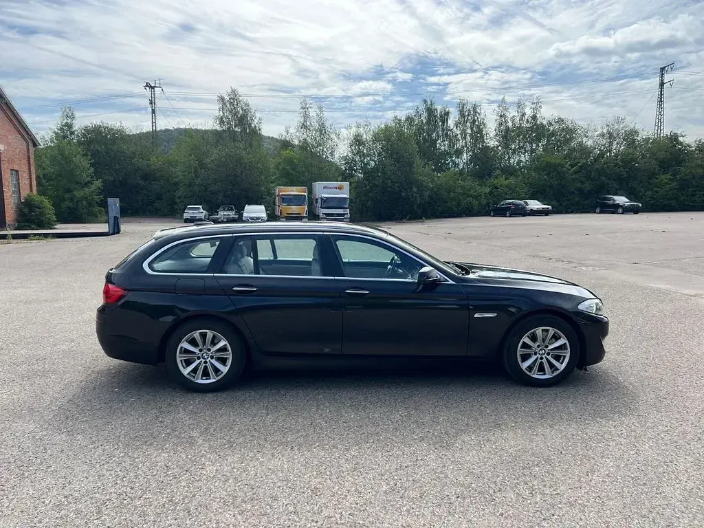 Gebraucht BMW 530 258 PS (189 kW) 2011 Schwarz Kombi