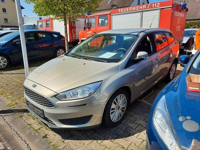 Gebraucht Ford Focus Trend 120 PS (88 kW) 2016 Hellgrau Kombi