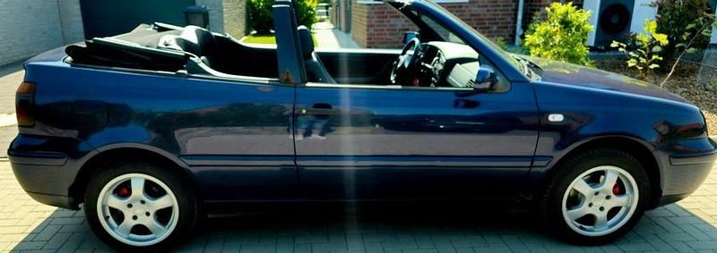 Gebraucht VW Golf Cabriolet Highline 116 PS (85 kW) 2001 Blau Cabrio