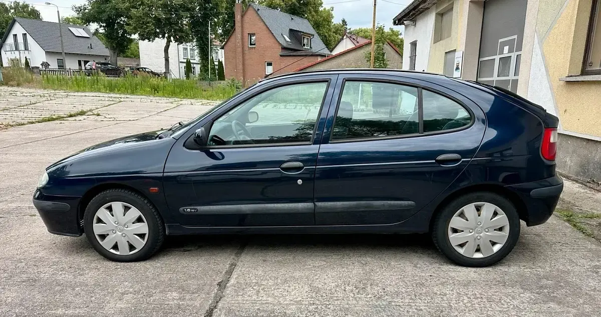 Gebraucht Renault Mégane 108 PS (79 kW) 2000 Blau Limousine