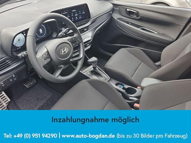 Neu Hyundai Bayon 101 PS (74 kW) 2025 Grün SUV