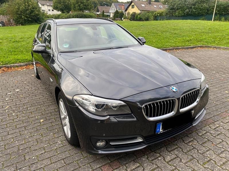 Gebraucht BMW 520 Sport Line 190 PS (139 kW) 2016 Grau Kombi