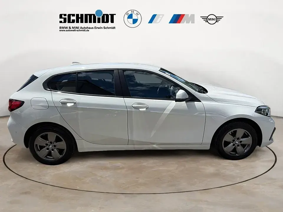 Gebraucht BMW 118 Advantage 150 PS (110 kW) 2023 (sonderfarbe)  alpinweiß uni Kleinwagen