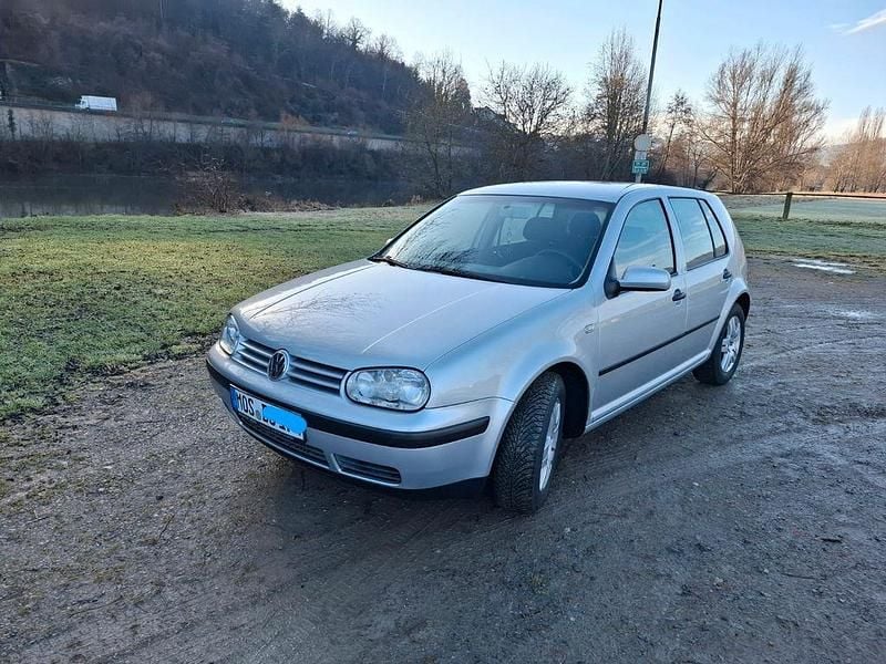 Silber Gebraucht 2002 VW Golf Comfortline Limousine | 2.700 € (Fairer Preis) - Bild 1/4
