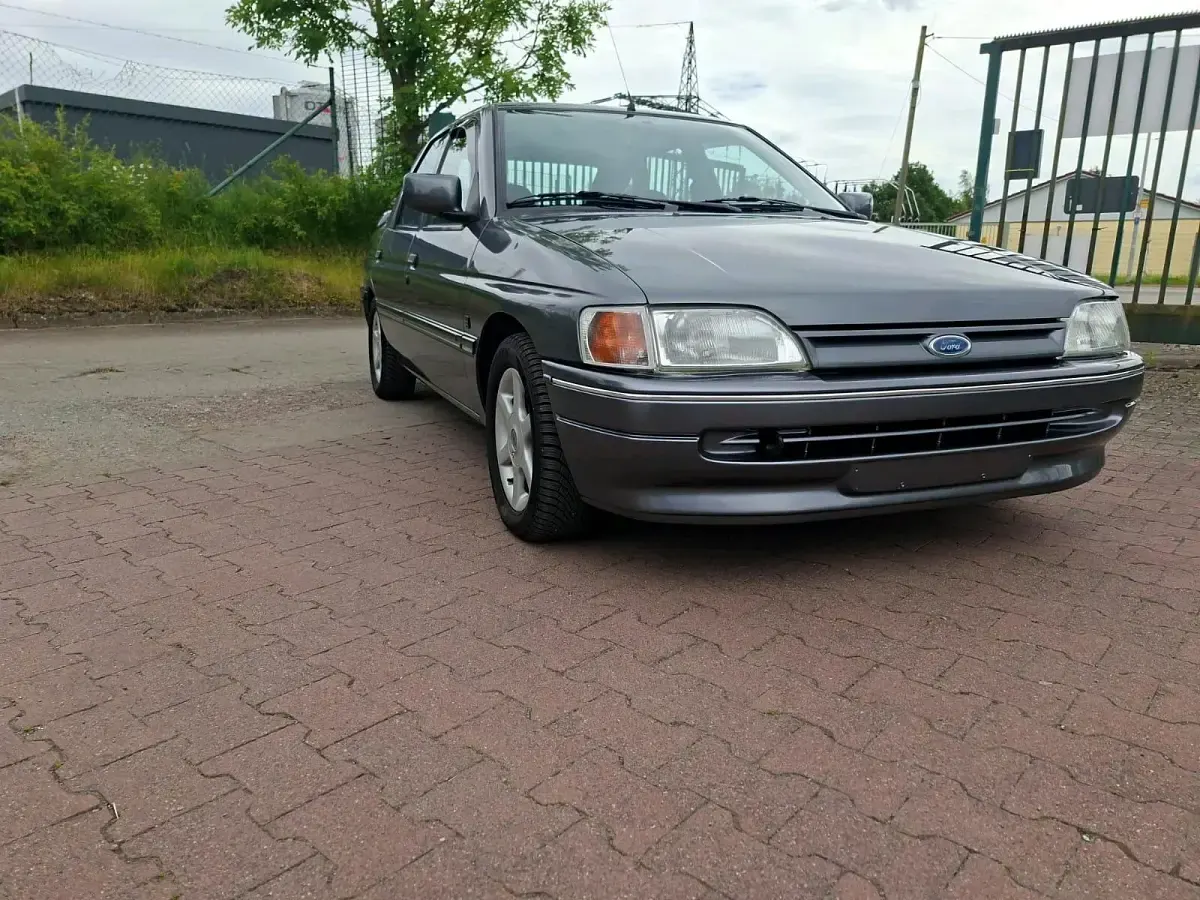 Gebraucht Ford Escort 70 PS (51 kW) 1992 Grau Kleinwagen
