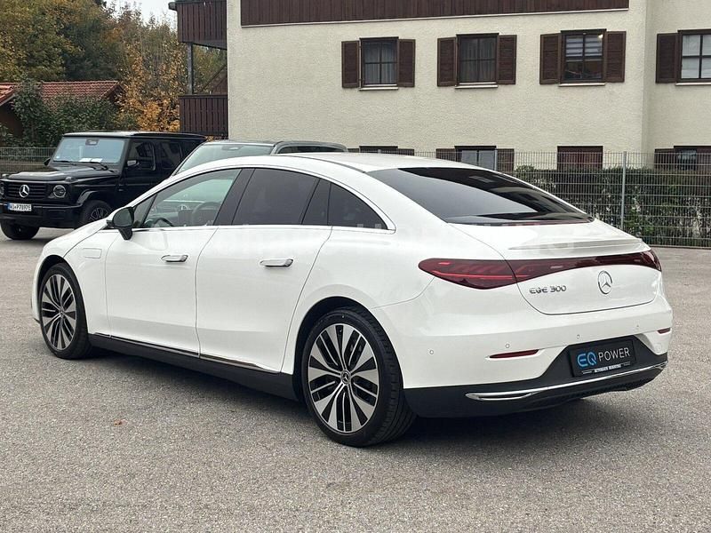 Gebraucht Mercedes EQE300 Premium 180 kW (245 PS) 2024 Unilack polarweiß Limousine