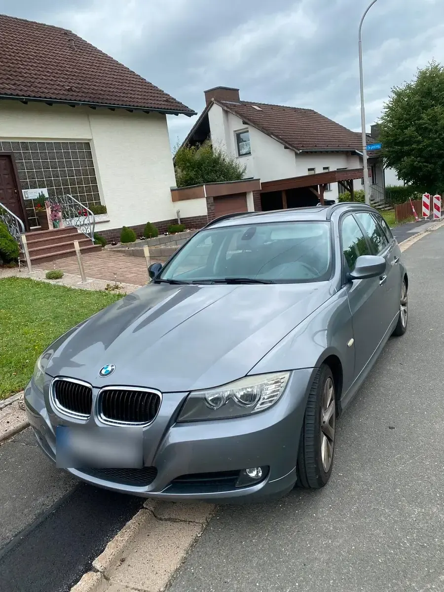 Gebraucht BMW 318 143 PS (105 kW) 2010 Grau Kombi