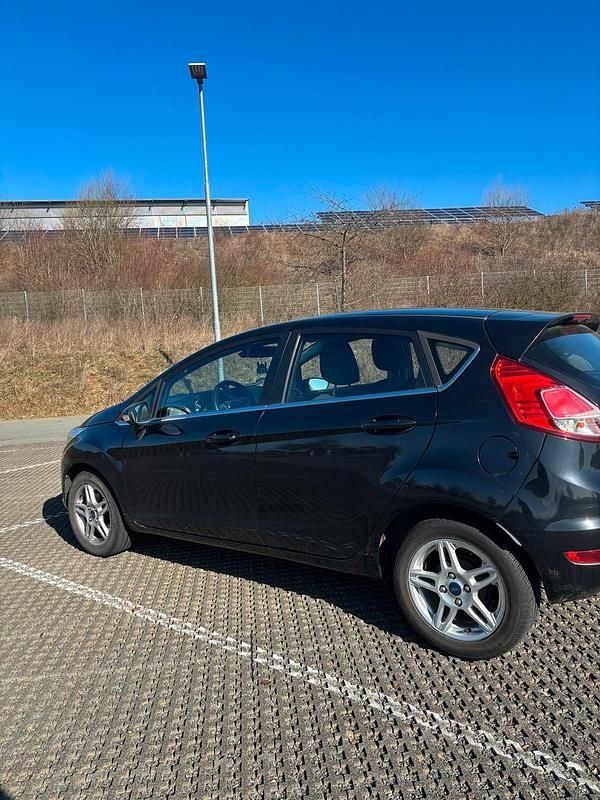 Gebraucht Ford Fiesta Titanium 80 PS (58 kW) 2013 Schwarz Kleinwagen