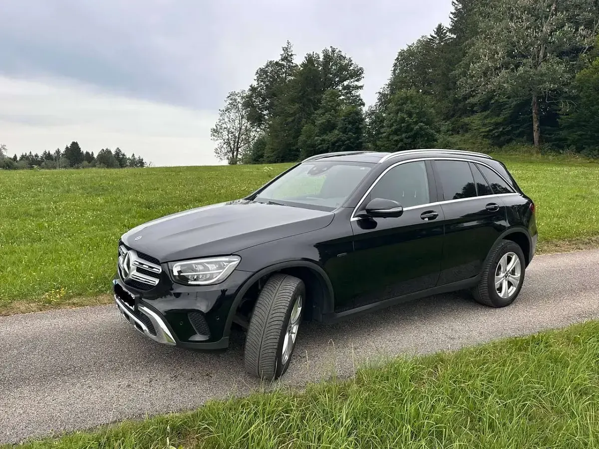 Gebraucht Mercedes GLC300e 320 PS (235 kW) 2021 Schwarz SUV