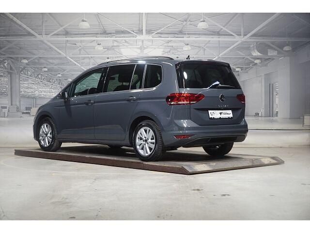 Neu VW Touran Highline 150 PS (110 kW) 2025 Delfingrau metallic Van / Kleinbus