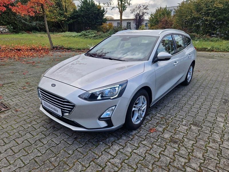 Polarsilber metallic Gebraucht 2020 Ford Focus Cool & Connect Kombi | 13.490 € (Fairer Preis) - Bild 1/4