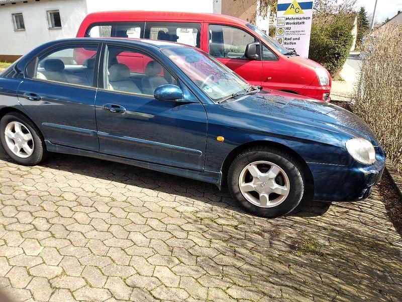 Blau Gebraucht 2000 Hyundai Sonata GLS Limousine | 4.950 € - Bild 1/4