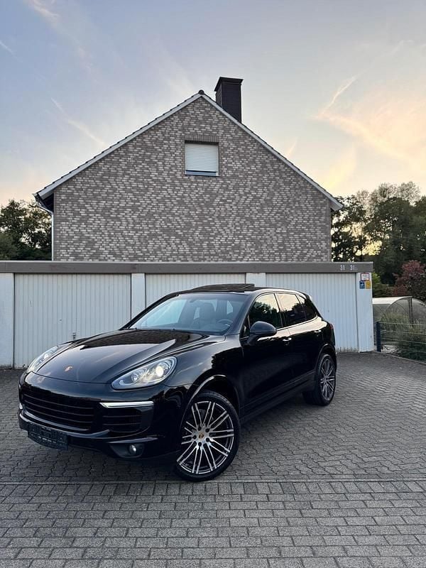 Schwarz Gebraucht 2015 Porsche Cayenne GTS SUV | 29.499 € - Bild 1/4