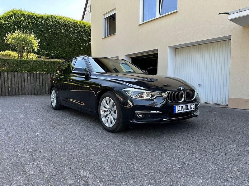 Schwarz Gebraucht 2016 BMW 320 Luxury Line Kombi | 12.990 € (Fairer Preis) - Bild 1/4