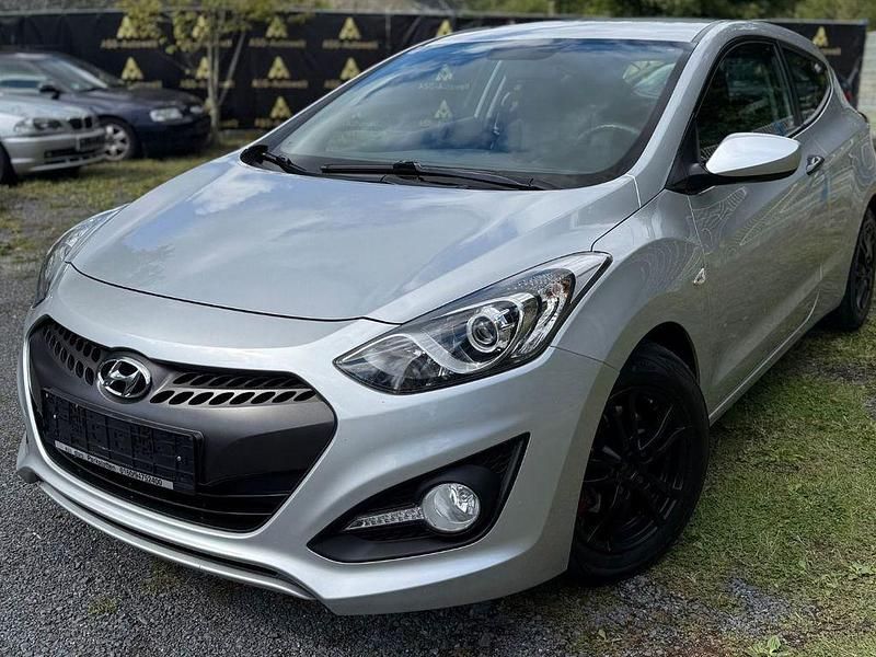 Gebraucht Hyundai Coupé Classic 90 PS (66 kW) 2013 Silber Coupé