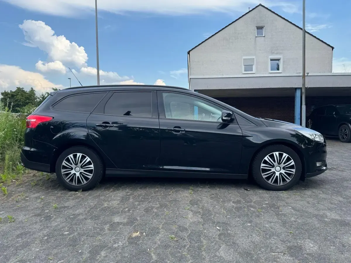 Gebraucht Ford Focus Business Edition 120 PS (88 kW) 2015 Schwarz Kombi