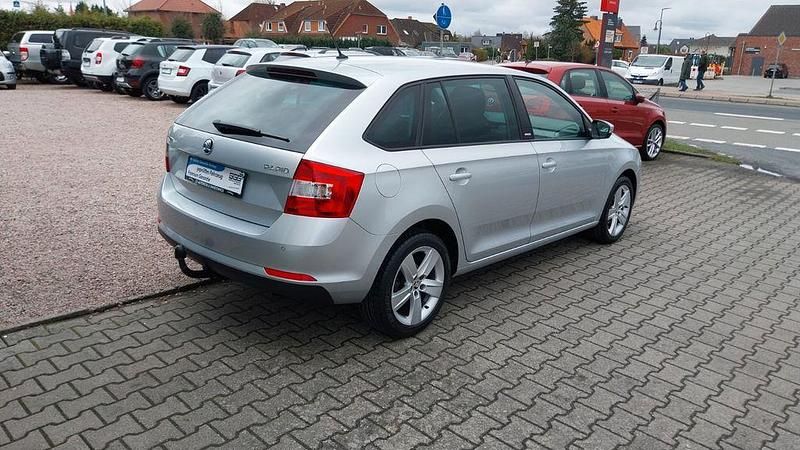 Gebraucht Skoda Rapid Joy 90 PS (66 kW) 2015 Silber Kleinwagen