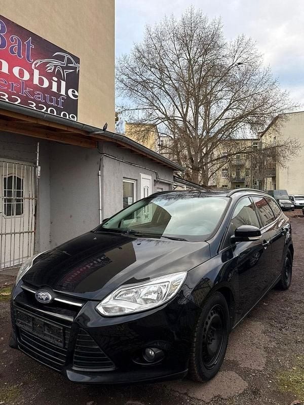 Gebraucht Ford Focus Trend 140 PS (102 kW) 2013 Schwarz Kombi