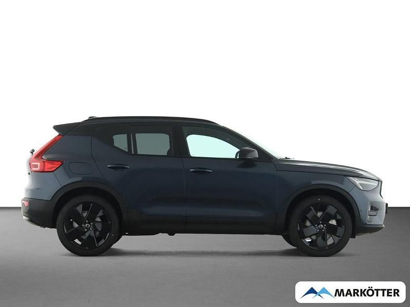 Neu Volvo XC40 Plus 163 PS (119 kW) 2026 Blau SUV