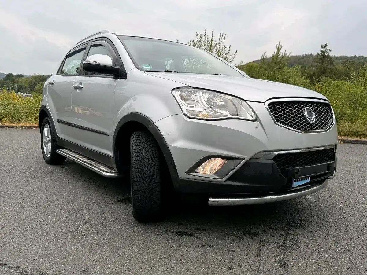 Gebraucht SsangYong Korando 175 PS (128 kW) 2011 Silber SUV