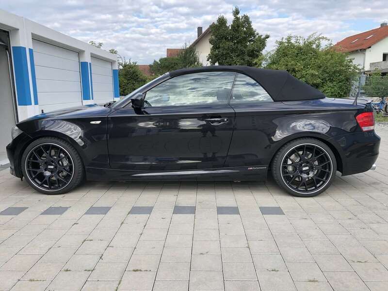 Schwarz Gebraucht 2011 BMW 135 Cabriolet Performance Cabrio | 26.500 € (Teuer) - Bild 1/4