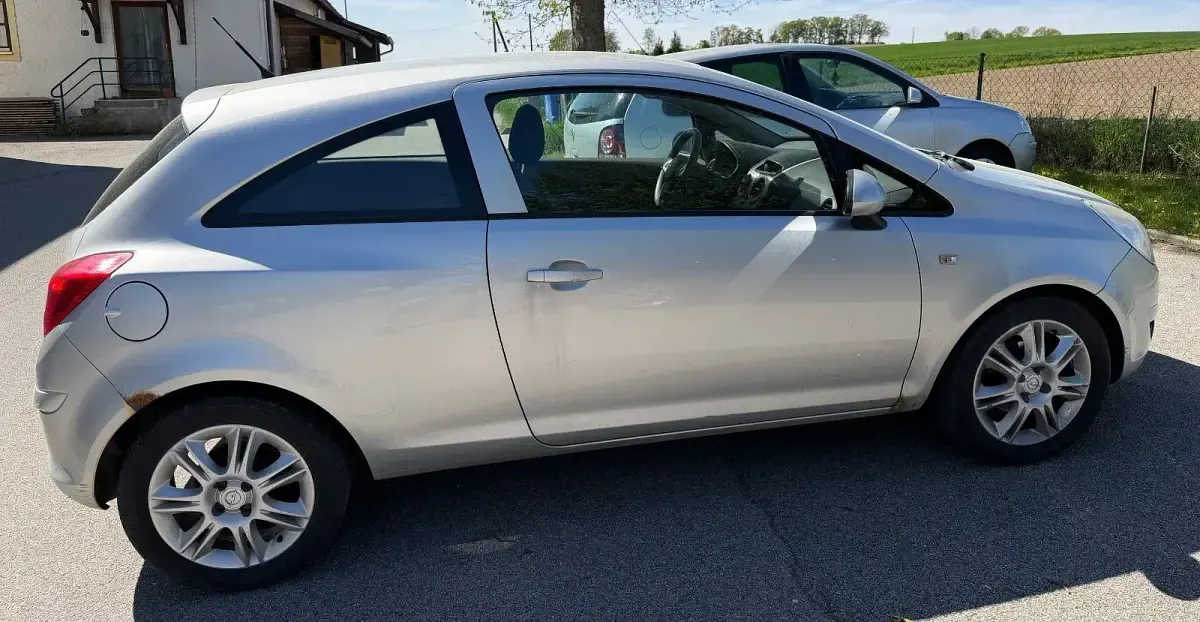 Gebraucht Opel Corsa 80 PS (58 kW) 2008 Silber Kleinwagen