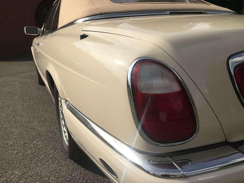 Gebraucht Rolls Royce Corniche 329 PS (241 kW) 2000 Beige Cabrio