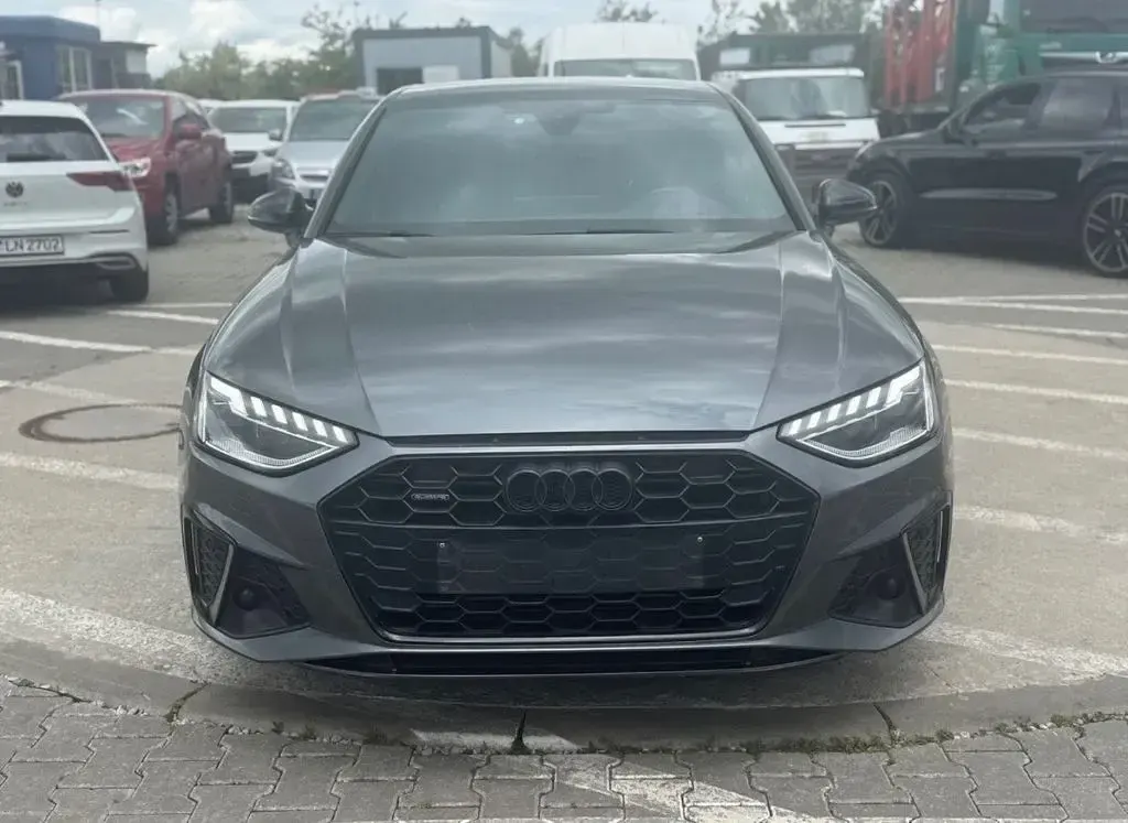 Gebraucht Audi A4 S-Line 204 PS (150 kW) 2022 Grau Limousine