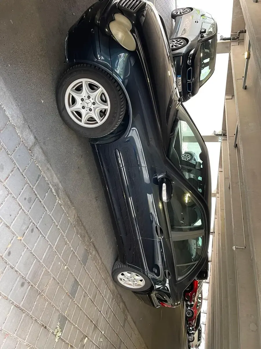 Gebraucht Mercedes C180 143 PS (105 kW) 2003 Andere farben Limousine