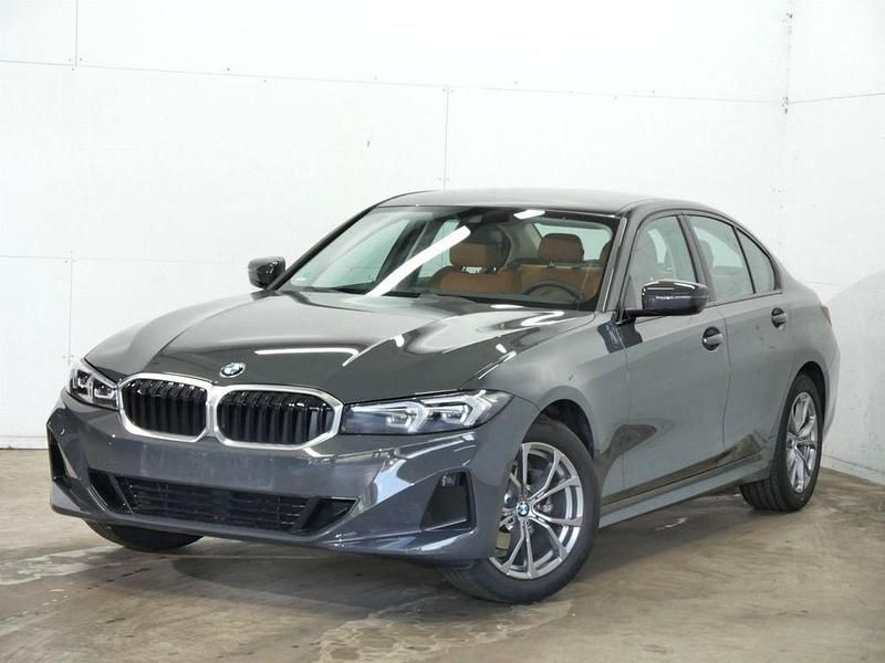 Dravitgrau brillant Gebraucht 2024 BMW 318 Sport Line Limousine | 33.180 € (Fairer Preis) - Bild 1/4