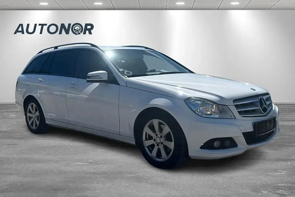 Gebraucht Mercedes C220 170 PS (125 kW) 2012 Weiß Limousine