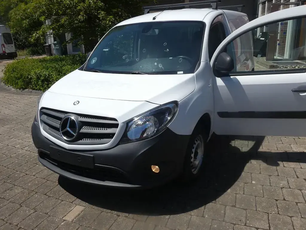 Gebraucht Mercedes Citan 111 110 PS (80 kW) 2018 Weiß Van / Kleinbus