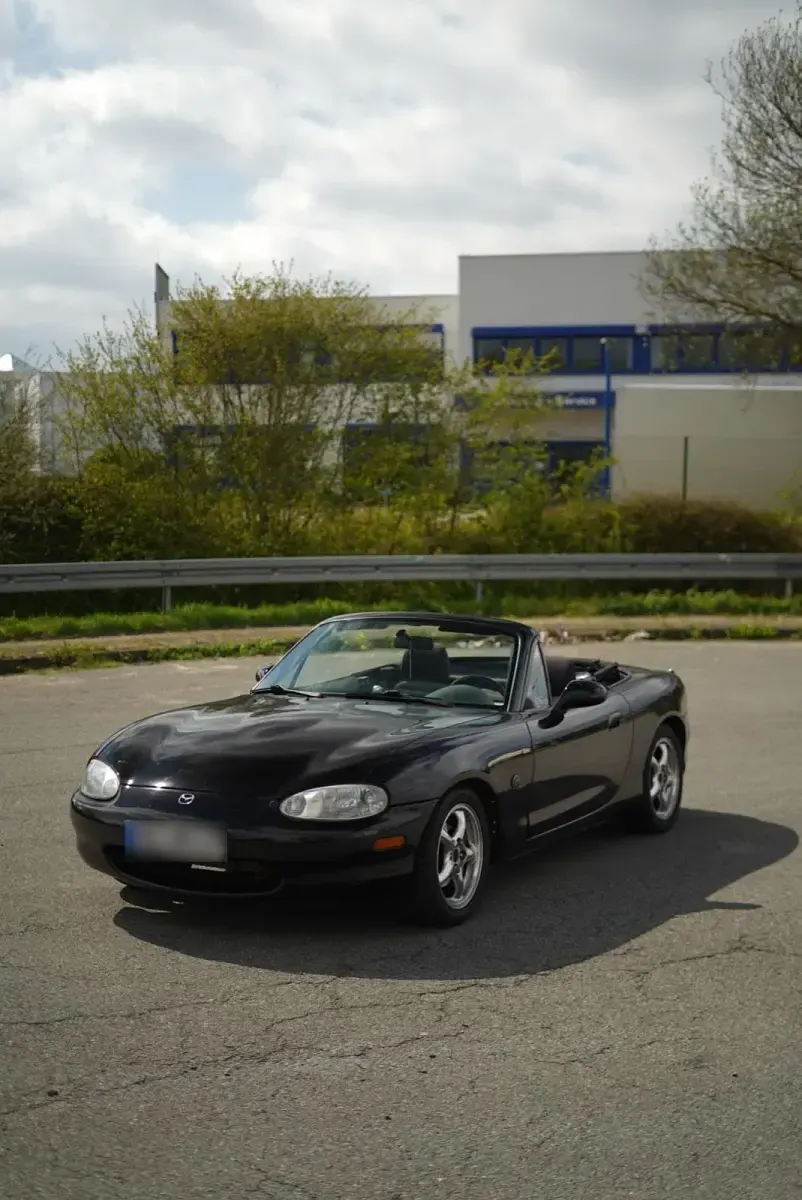 Second-hand Mazda MX5 140 CP (102 kW) 1999 Negru Cabrio