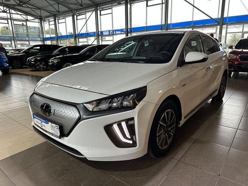 Weiß polar white / sol Gebraucht 2021 Hyundai Ioniq Style Kleinwagen | 14.500 € - Bild 1/4