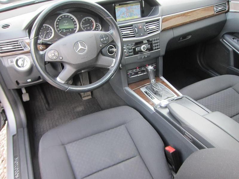 Gebraucht Mercedes E220 Elegance 170 PS (125 kW) 2009 Silber Limousine