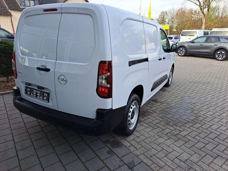 Neu Opel Combo Basis 131 PS (96 kW) 2025 Lackierung weiss icy/typ Kombi