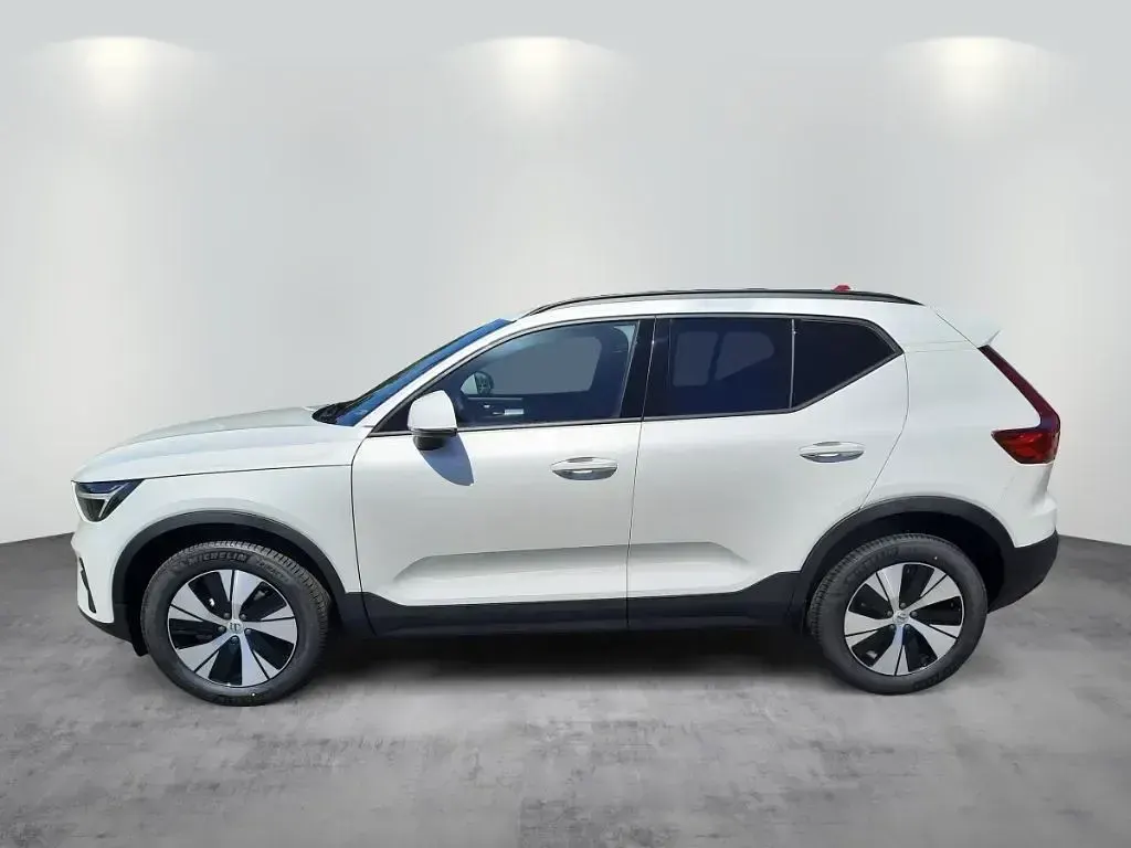 Neu Volvo XC40 Core 163 PS (119 kW) 2026 Crystal white SUV