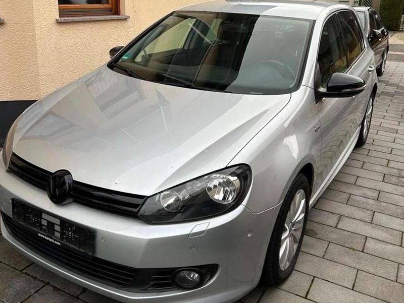 Silber Gebraucht 2012 VW Golf VII Match Limousine | 5.000 € (Guter Preis) - Bild 1/4