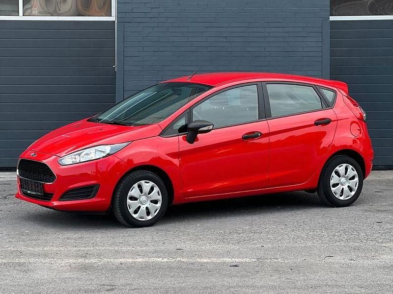 Rot Gebraucht 2016 Ford Fiesta Ambiente Kleinwagen | 4.700 € (Guter Preis) - Bild 1/4