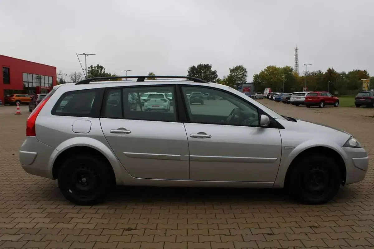 Gebraucht Renault Mégane GrandTour 103 PS (75 kW) 2009 Platingrau Kombi