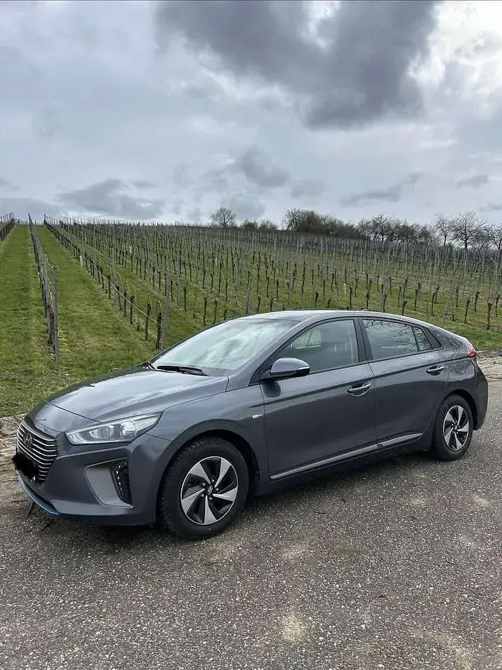 Gebraucht Hyundai Ioniq Trend 105 PS (77 kW) 2019 Grau Kleinwagen
