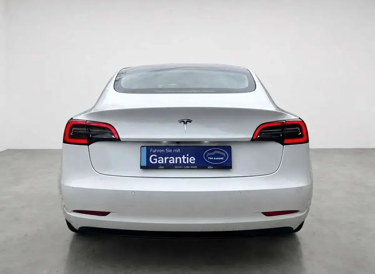 Usata Tesla Model 3 Standard Range 239 kW (325 CV) 2022 Bianco Berlina